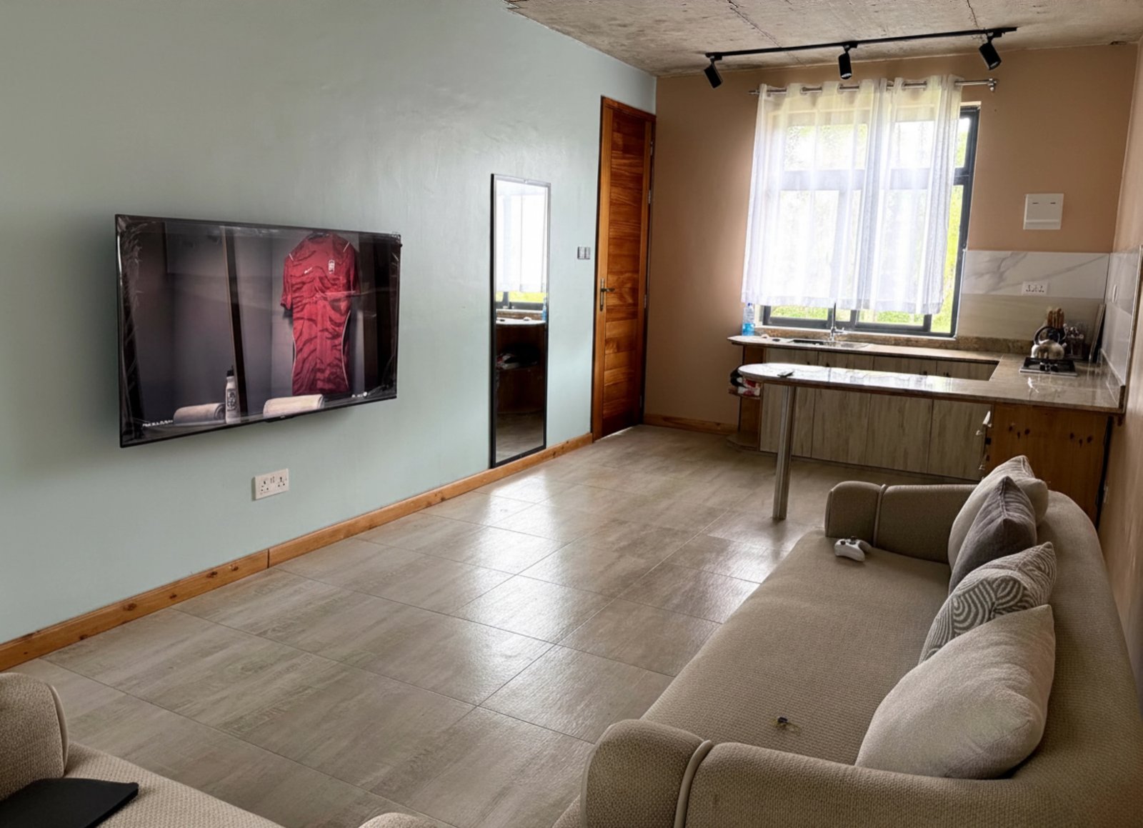 Self-Catering Suite lounge and kitchenette